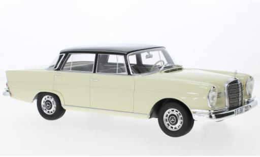 Modelauto Mercedes 220 Base SE (W111) beige/zwart 1959 1/18 Cult Scale Models