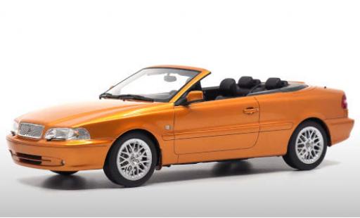 Modelauto Volvo C70 Cabriolet metallic oranje 1/18 DNA Collectibles
