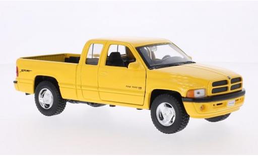 Modelauto Dodge RAM pickup Quad Cab 1 geel 1/24 Welly