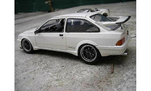 Ford Sierra Cosworth RS 1/18 Minichamps tuning wit modelauto