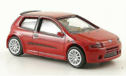 Fiat Punto Berlina 1/87 Ricko rood 2003 modelauto