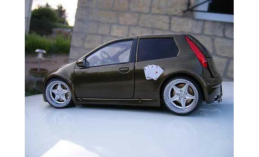 Fiat Punto GT 1/18 Ricko  modelauto