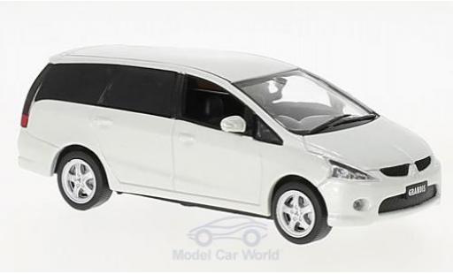 Modelauto Mitsubishi Grandis Base metallic wit RHD 2003 1/43 First 43 Models