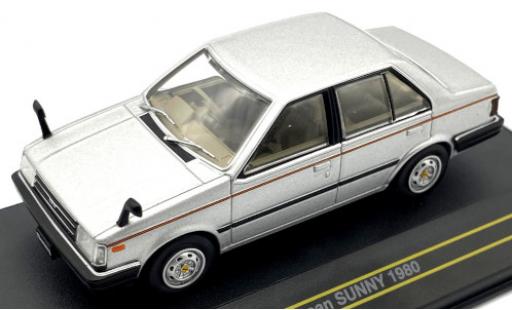 Modelauto Nissan Sunny Base grijs/Dekor RHD 1980 1/43 First 43 Models