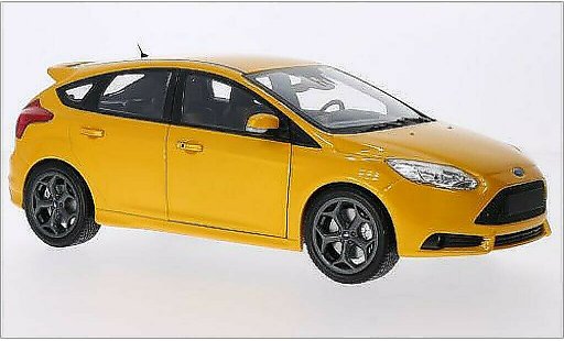 Ford Focus ST 1/18 Minichamps MkIII metallic oranje 2011 modelauto