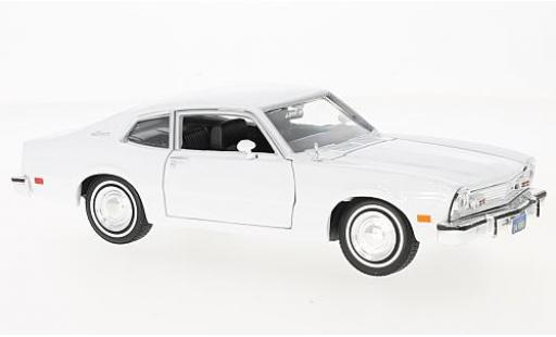 Modelauto Ford Maverick Grabber Grabb wit 1/24 Motormax