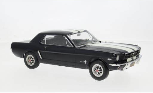 Modelauto Ford Mustang Hardtop Coupe blauw/wit 1966 1/18 Norev