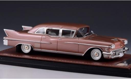 Modelauto Cadillac Fleetwood Sedan 75 metallic roze 1958 1/43 GLM