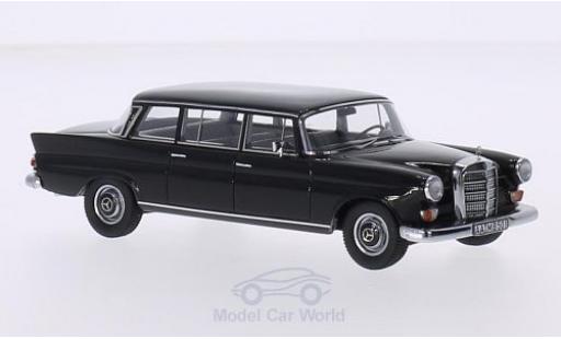 Modelauto Mercedes 200 Base W111 Binz Lang zwart 1965 1/43 GLM