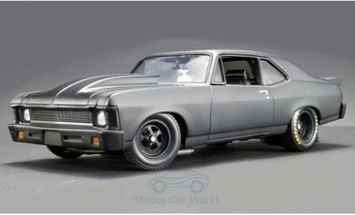 Modelauto Chevrolet Nova tuning Blackout 1320 Drag Kings mat-grijs 1969 1/18 GMP