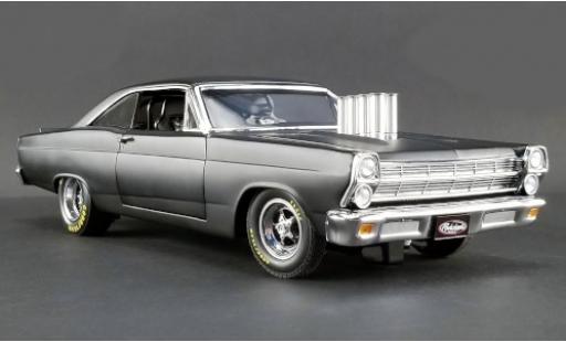 Modelauto Ford Fairlane Berline Bootleg grijs 1966 1/18 GMP