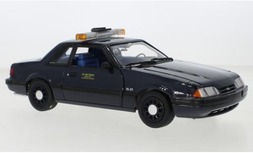 Modelauto Ford Mustang SSP 5.0 U.S. Air Force 1988 1/18 GMP