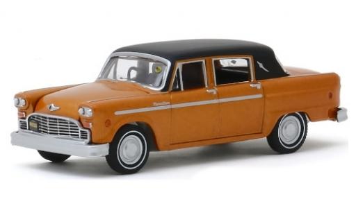Modelauto Checker Marathon berline metallic oranje/mat-zwart 1972 1/64 Greenlight