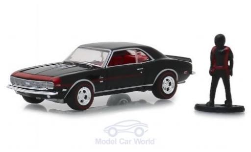 Modelauto Chevrolet Camaro RS -SS zwart 1968 met Figur 1/64 Greenlight
