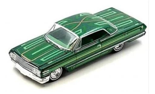 Modelauto Chevrolet Impala lowrider metallic groen/Dekor 1963 1/64 Greenlight