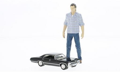 Modelauto Chevrolet Impala Sedan Sport Supernatural avec Sam figurine in 1/18 Greenlight