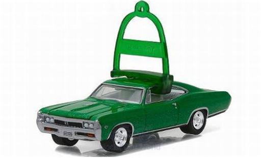 Modelauto Chevrolet Impala SS metallic groen/Dekor 1967 Holiday Ornaments Series 1 zonder Vitrine 1/64 Greenlight