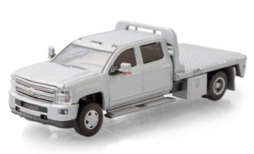 Modelauto Chevrolet Silverado pickup 3500 HD Flat Bed grijs 2015 1/64 Greenlight