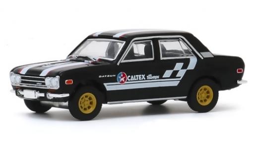 Modelauto Datsun 510 Sedan 4-Door zwart/Dekor Caltex 1971 1/64 Greenlight