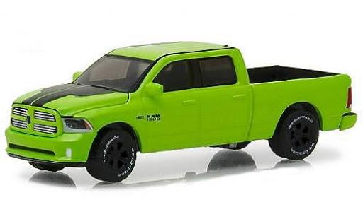 Modelauto Dodge RAM pickup 1500 Sport metallic groen 2017 1/64 Greenlight