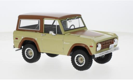 Modelauto Ford Bronco Wagon 1970 1/24 Greenlight