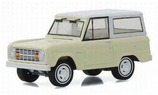 Modelauto Ford Bronco Wagon beige/wit 1966 50th Anniversaire Edition sans Vitrine 1/64 Greenlight
