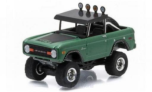 Modelauto Ford Bronco Wagon metallic groen/mat-zwart 1976 All Terrain Series 3 1/64 Greenlight