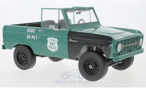 Modelauto Ford Bronco Police Politie Pursuit groen/wit NYPD - New York Politie Department 1967 1/18 Greenlight