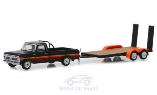 Modelauto Ford F-100 Pickup 00 zwart/Dekor 2017 met Flatbed Trailer 1/64 Greenlight