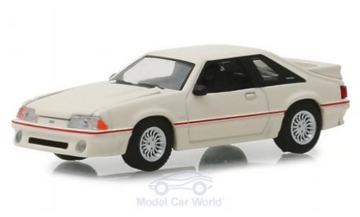 Modelauto Ford Mustang GT 5.0 wit 1989 1/64 Greenlight