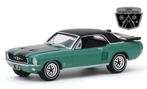 Modelauto Ford Mustang Special Edition Ski Country metallic groen/mat-zwart 1967 1/64 Greenlight