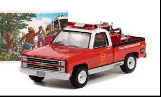 Modelauto Chevrolet C-20 pickup rood/wit Smokey Bear 1984 1/64 Greenlight