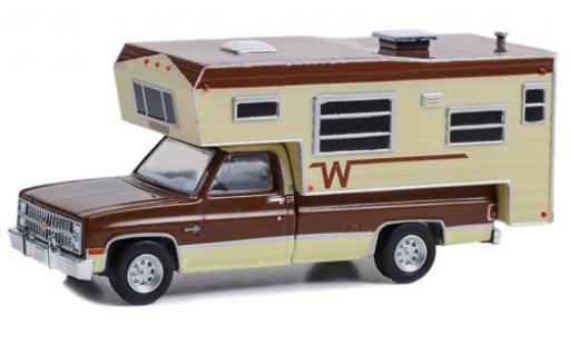 Modelauto Chevrolet C-20 pickup Silverado metallic brun/beige 1982 1/64 Greenlight
