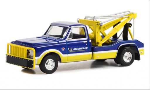 Modelauto Chevrolet C-30 wrecker Dually Michelin 1967 1/64 Greenlight