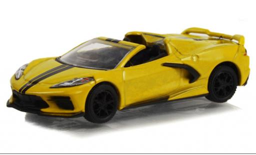 Modelauto Chevrolet Corvette Coupe (C8) geel 2022 1/64 Greenlight