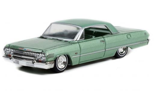 Modelauto Chevrolet Impala lowrider metallic groen 1963 1/64 Greenlight