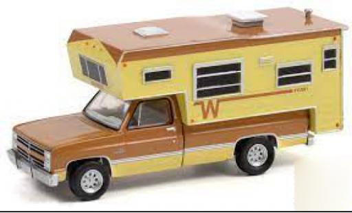 Modelauto Chevrolet Silverado pickup bruin/beige 1986 1/64 Greenlight