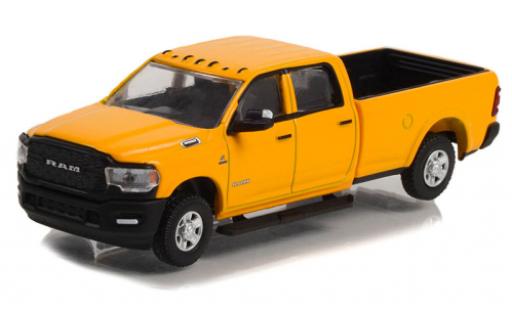 Modelauto Dodge RAM pickup Dodge 500 Tradesman geel 2021 1/64 Greenlight