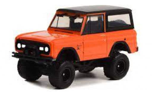 Modelauto Ford Bronco Custom SUV oranje 1967 1/64 Greenlight