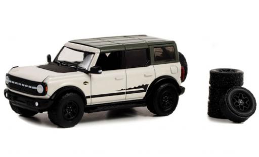 Modelauto Ford Bronco Wildtrak wit/zwart 2021 1/64 Greenlight