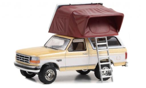 Modelauto Ford Bronco XLT beige/wit 1996 1/64 Greenlight