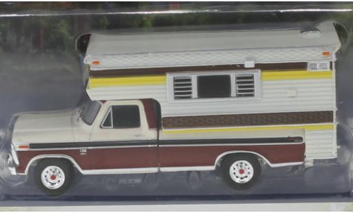 Modelauto Ford F-250 Pickup Camper Special wit/rood 1974 1/64 Greenlight