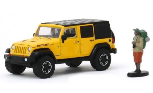 Modelauto Jeep Wrangler Rubicon Unlimited Hard Rock geel/zwart 2015 met Backpackerfigur 1/64 Greenlight