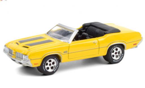 Modelauto Oldsmobile 442 Base Cabriolet geel/zwart 1970 1/64 Greenlight
