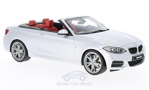 Modelauto Bmw M235 cabriolet 35i M Performance grijs 1/18 GT Spirit