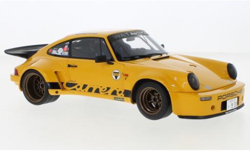 Modelauto Porsche 911 RSR Hommage geel Yamonouchi-san 1/18 GT Spirit