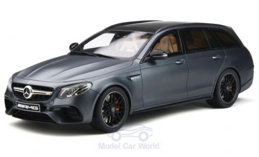 Modelauto Mercedes E T-Modell E63S AMG grijs 2017 1/18 GT Spirit