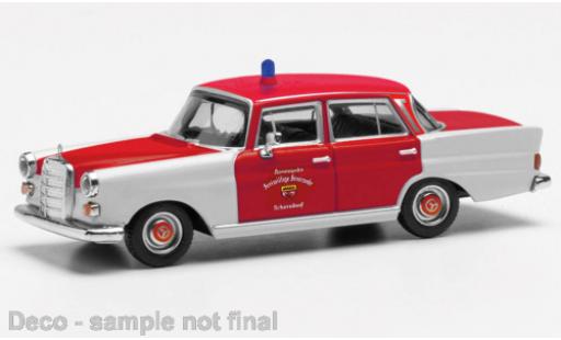 Modelauto Mercedes 200 Base (W110) brandweer Schorndorf 1/87 Herpa