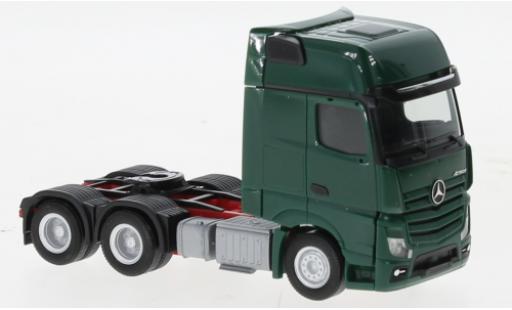 Modelauto Mercedes Actros Gigaspace 6x4 groen 1/87 Herpa