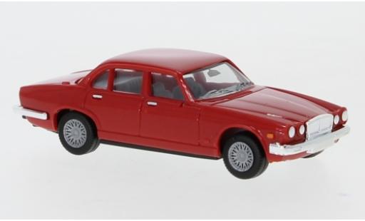 Modelauto Jaguar XJ6 Base 6 rood 1/87 Herpa